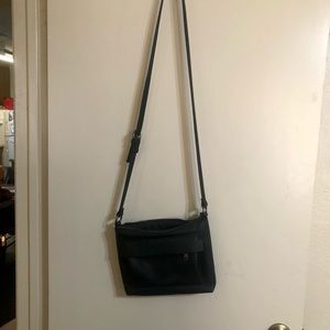 Universal thread black crossbody purse in black